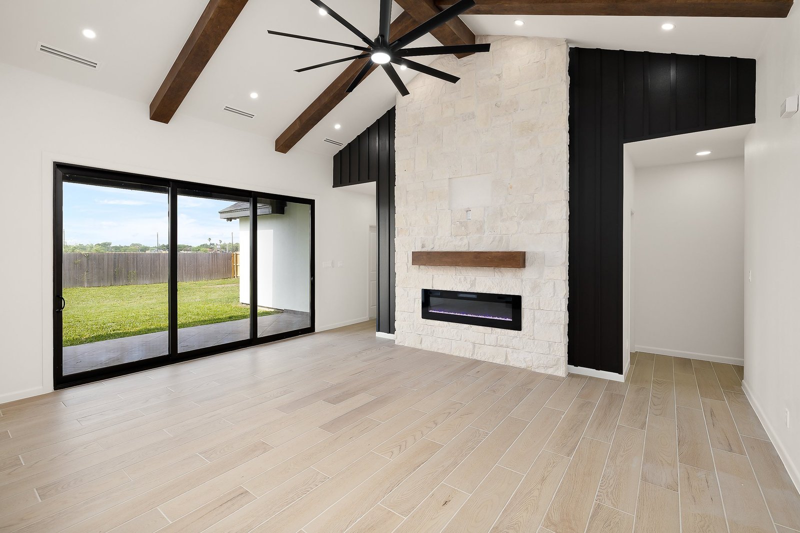 1005 Bette — living room with fireplace