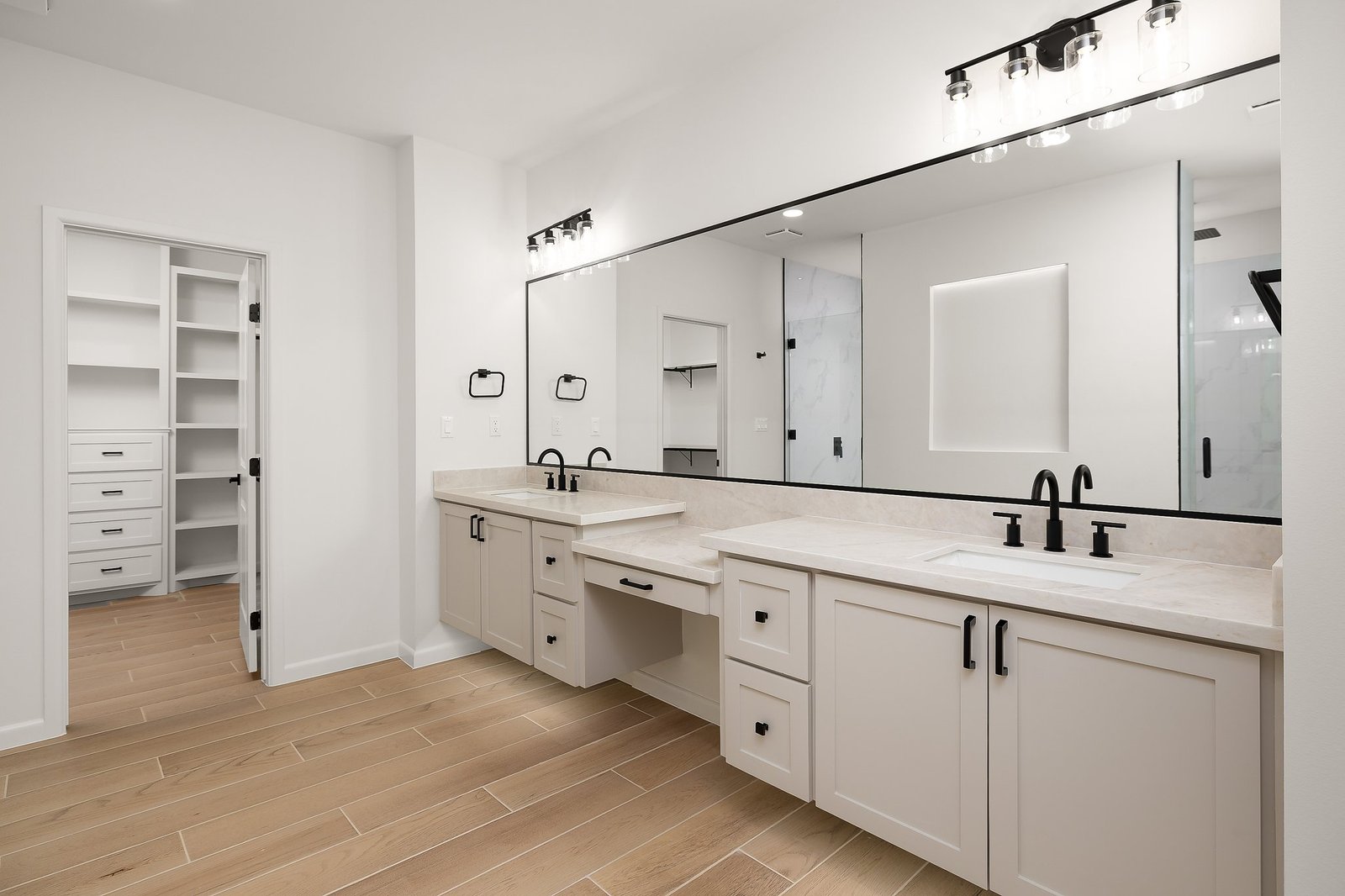 1005 Bette — bathroom vanity