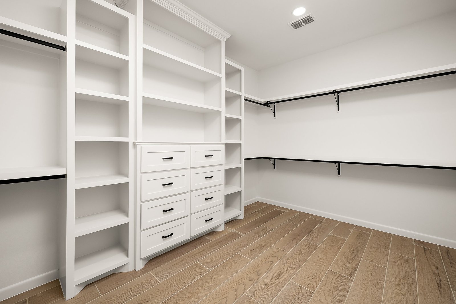 1005 Bette — walk-in closet