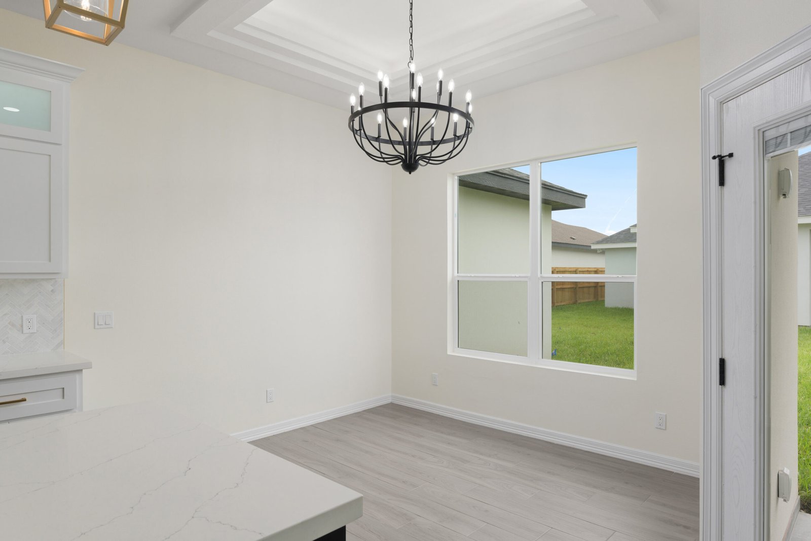 816 N Trinity — dining area