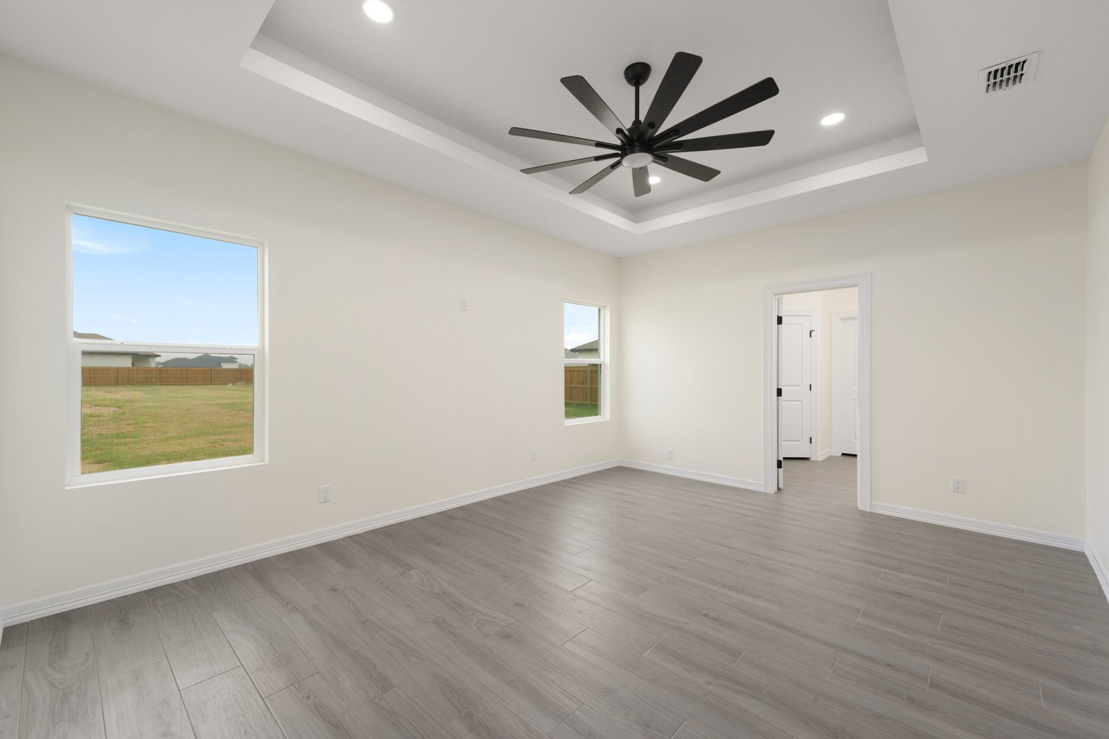 816 N Trinity — bedroom